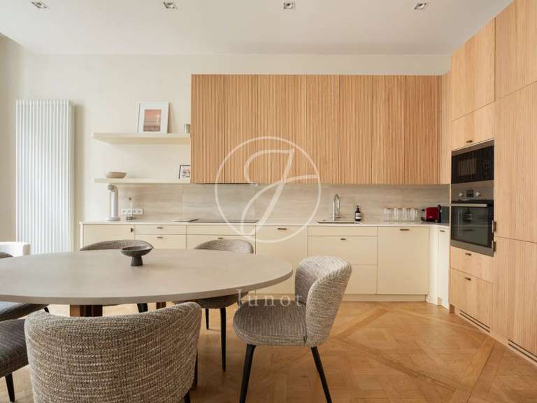 Appartement Paris 7e - 3 chambres - 118m²