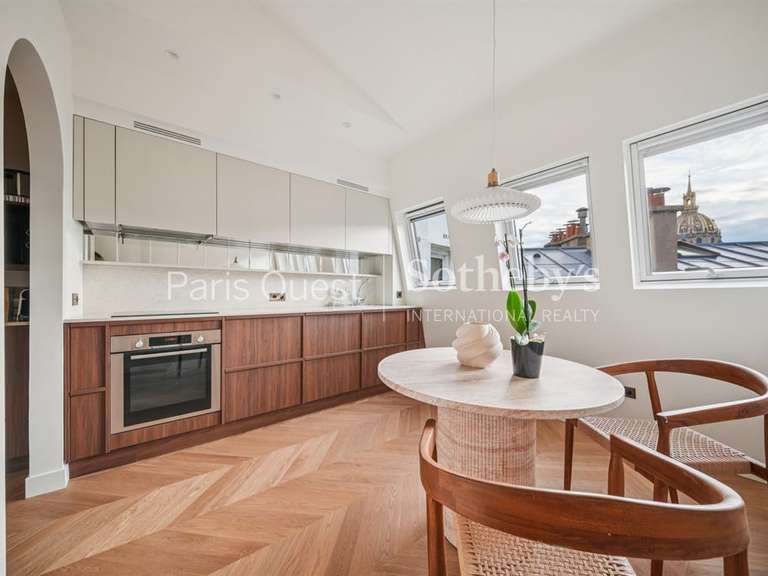 Appartement Paris 7e - 2 chambres - 111m²