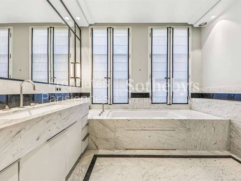 Appartement Paris 7e - 2 chambres - 153m²