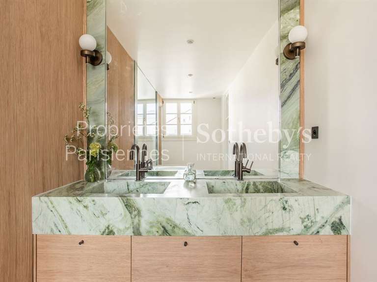 Appartement Paris 7e - 2 chambres - 135m²