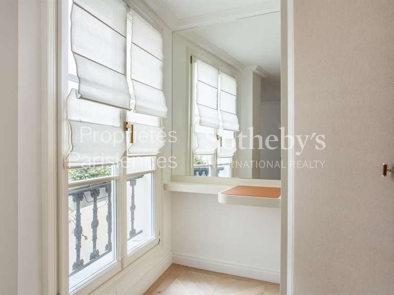 Appartement Paris 7e - 2 chambres - 135m²
