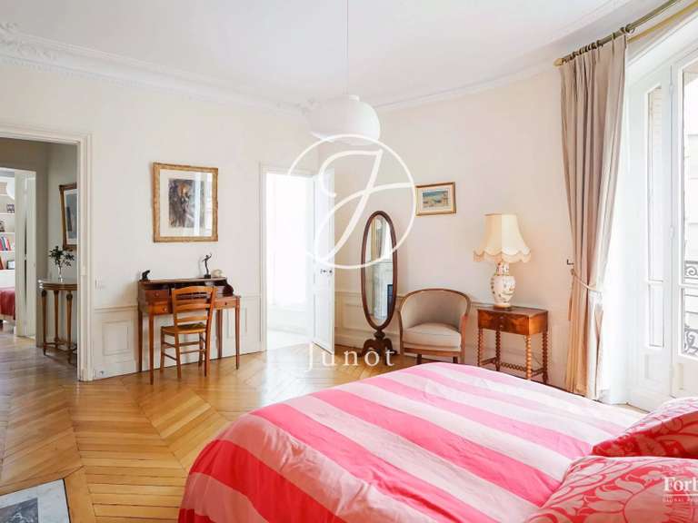 Appartement Paris 7e - 3 chambres - 145m²