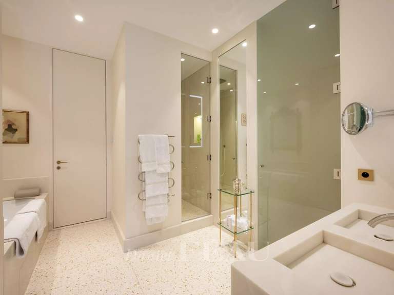 Appartement Paris 7e - 2 chambres - 181m²