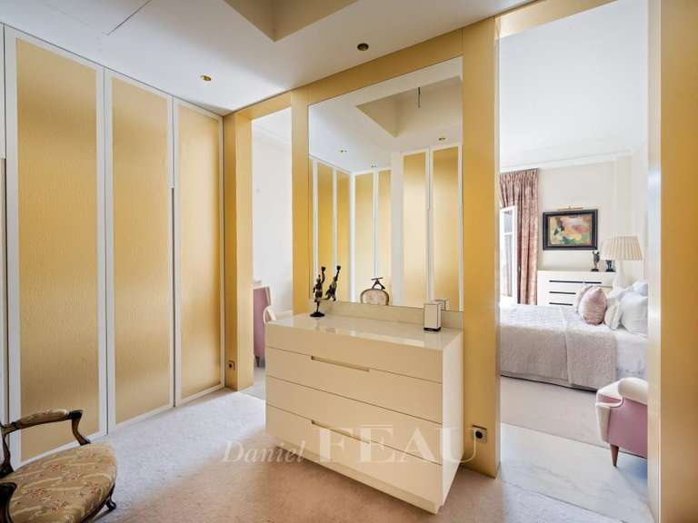 Appartement Paris 7e - 2 chambres - 181m²