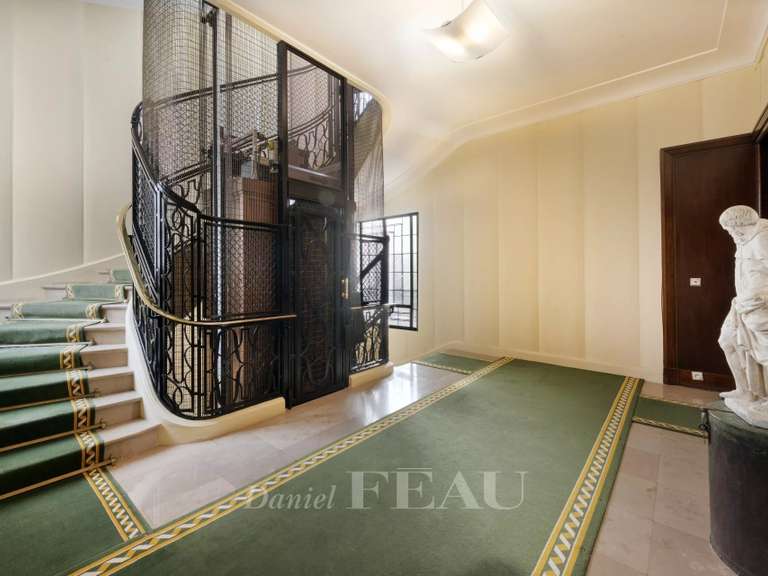 Appartement Paris 7e - 2 chambres - 181m²