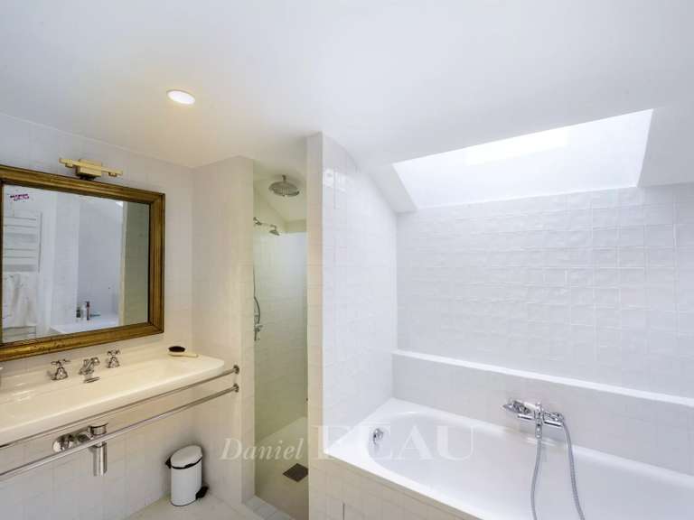 Appartement Paris 7e - 2 chambres - 105m²