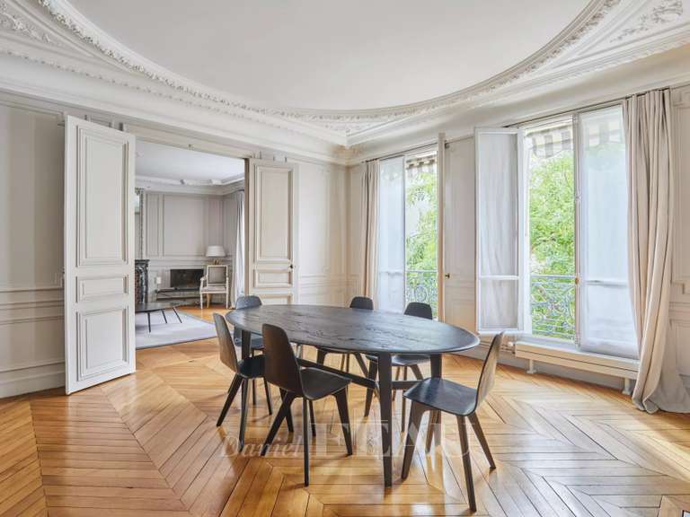 Appartement Paris 7e - 2 chambres - 117m²