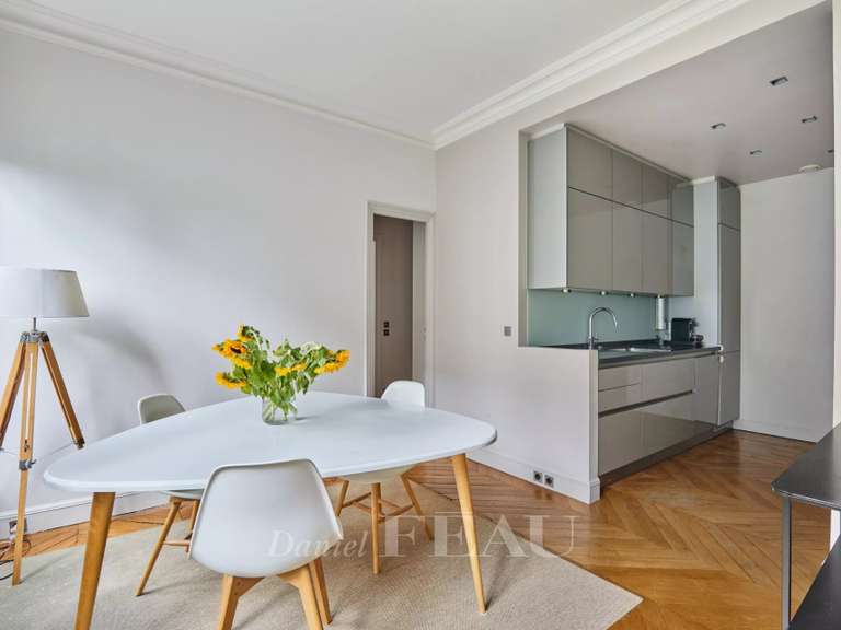 Appartement Paris 7e - 2 chambres - 117m²