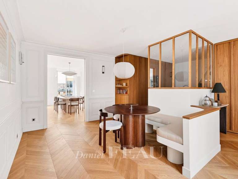 Appartement Paris 7e - 2 chambres - 104m²