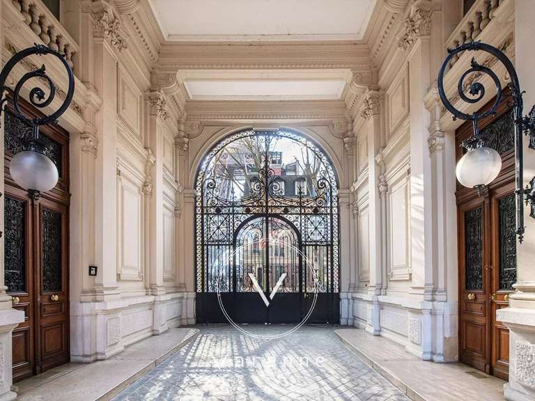 Appartement Paris 7e - 2 chambres - 127m²