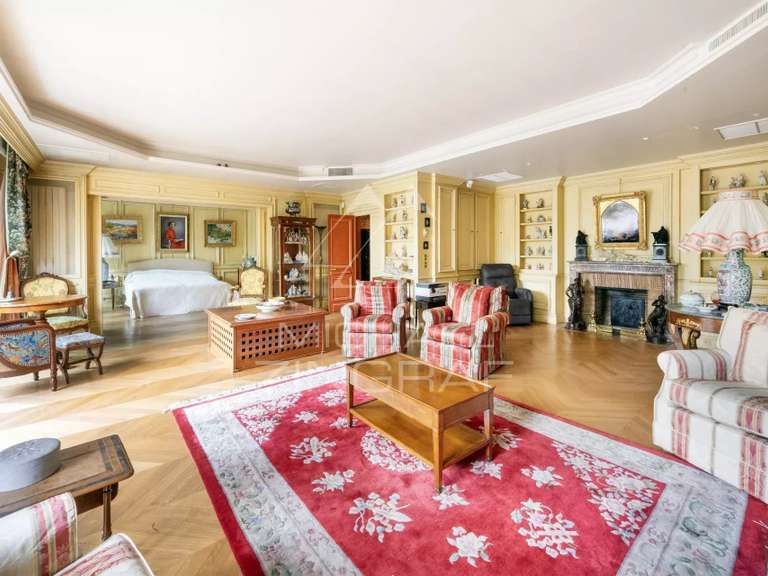 Apartment Paris 7e - 218m²