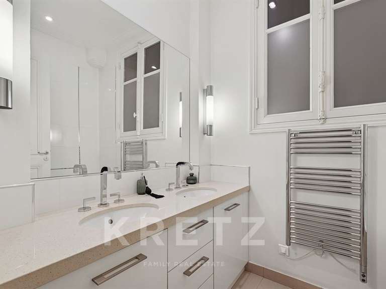 Appartement Paris 7e - 2 chambres - 103m²