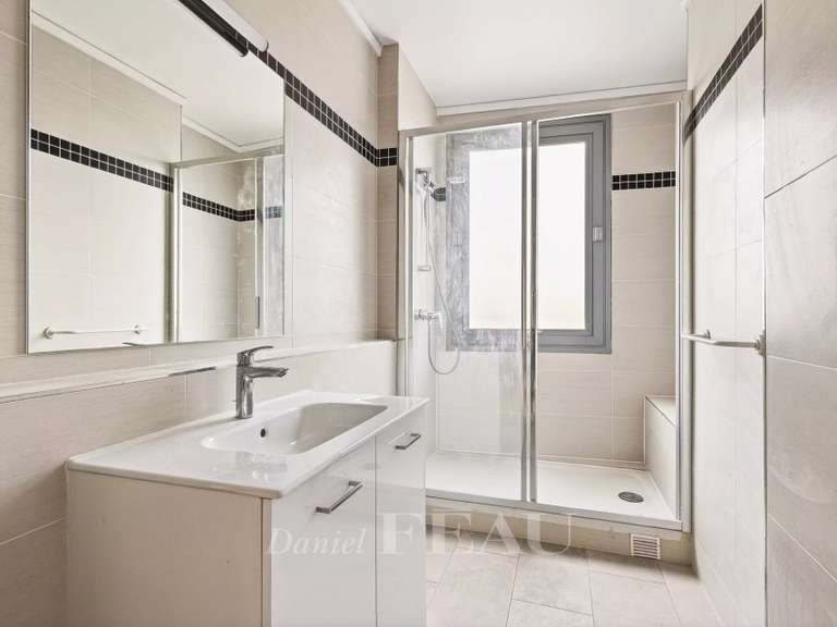 Appartement Paris 7e - 2 chambres - 111m²