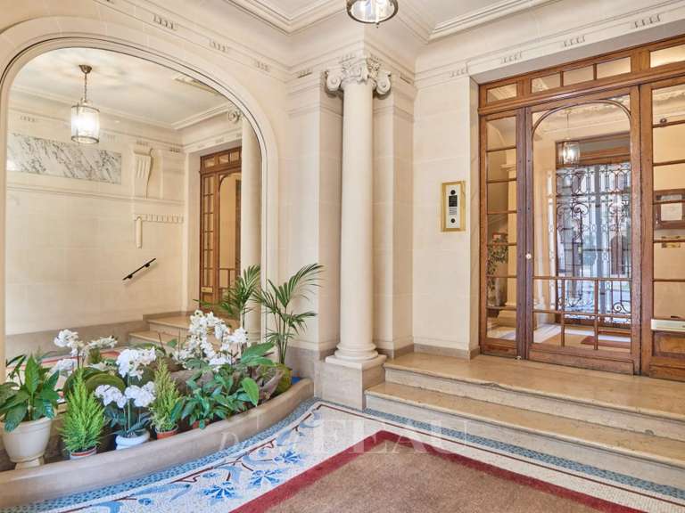 Appartement Paris 7e - 2 chambres - 105m²