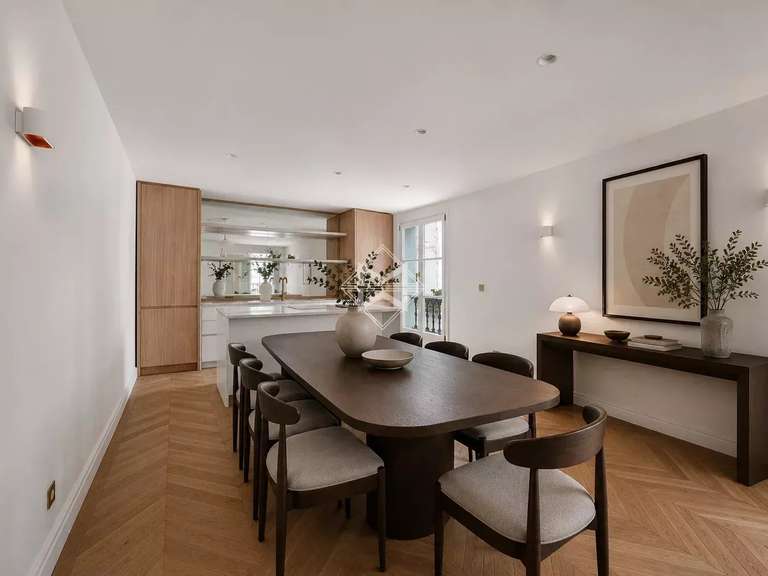 Appartement Paris 7e - 2 chambres - 135m²