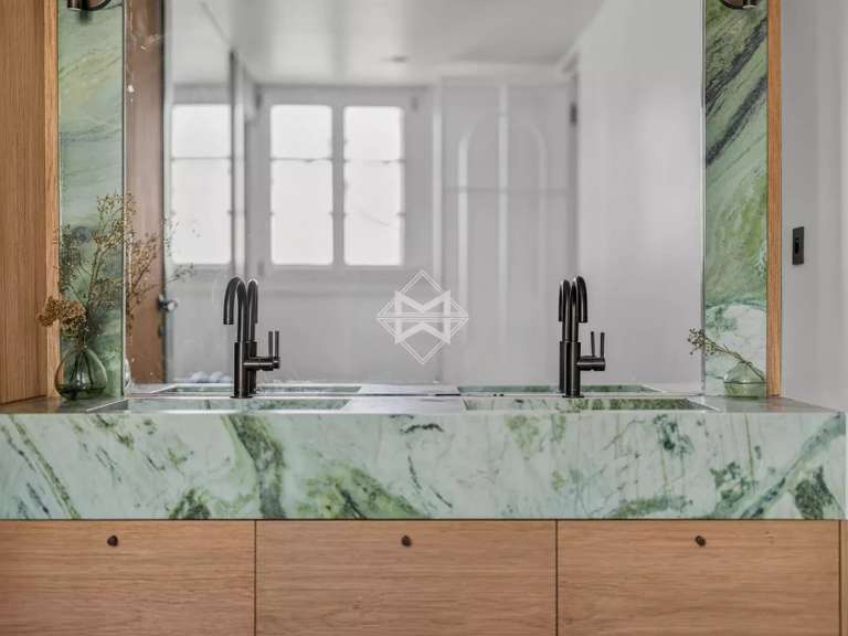 Appartement Paris 7e - 2 chambres - 135m²