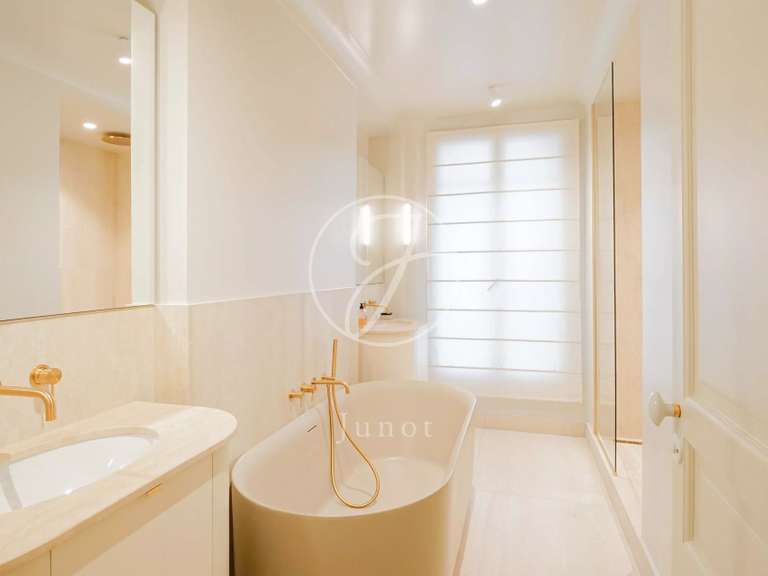 Appartement Paris 7e - 2 chambres - 83m²