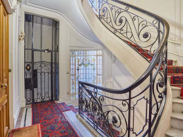 Appartement Paris 7e - 3 chambres - 160m²