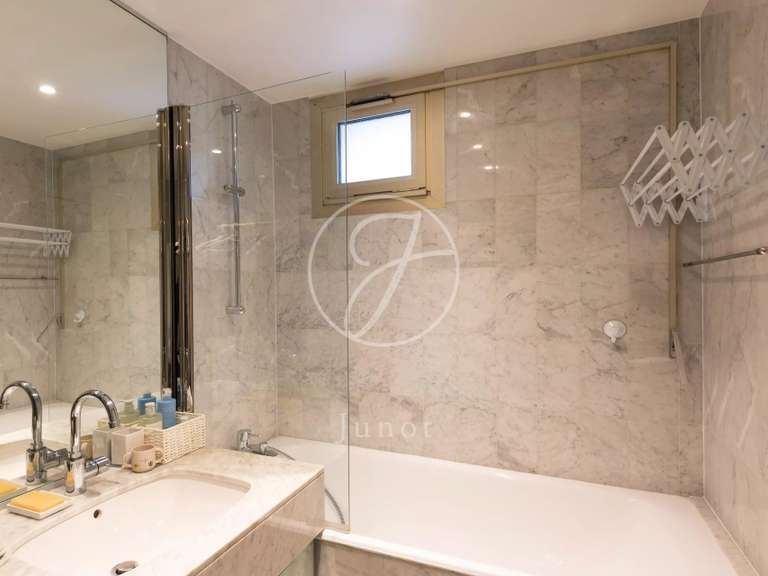 Appartement Paris 7e - 2 chambres - 105m²