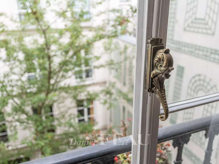Appartement Paris 7e - 3 chambres - 135m²