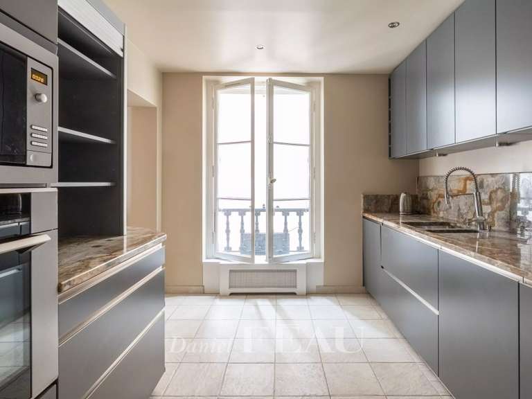 Appartement Paris 7e - 3 chambres - 135m²