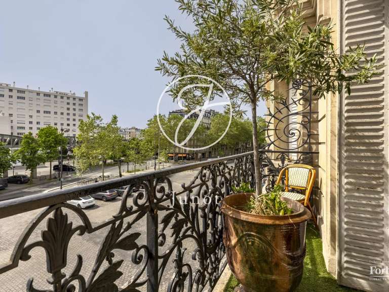 Appartement Paris 7e - 2 chambres - 71m²