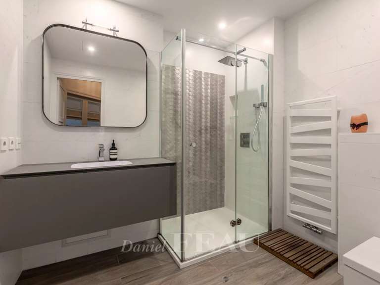 Appartement Paris 7e - 2 chambres - 75m²