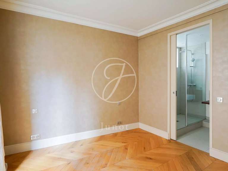 Appartement Paris 7e - 2 chambres - 81m²