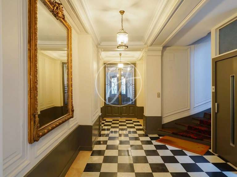 Appartement Paris 7e - 2 chambres - 81m²