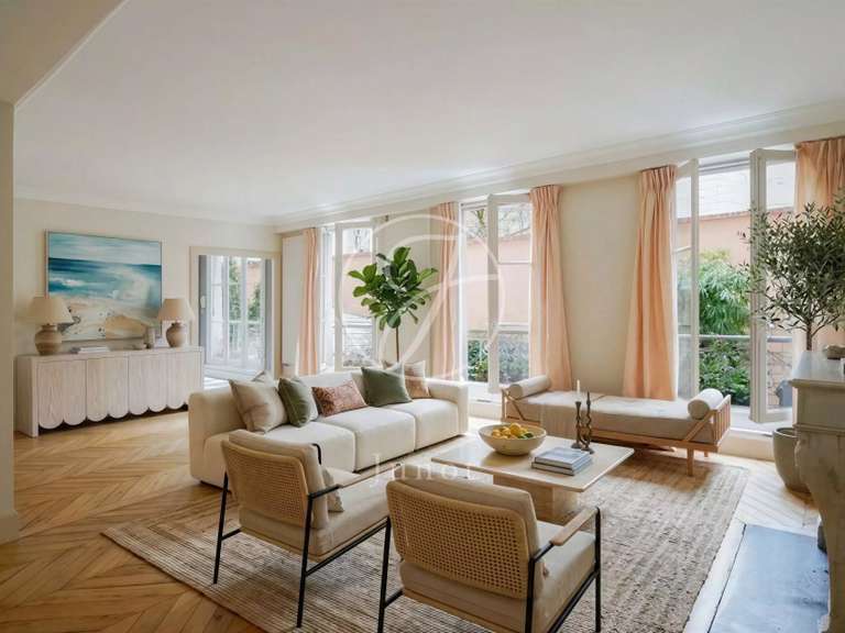 Appartement Paris 7e - 2 chambres - 81m²