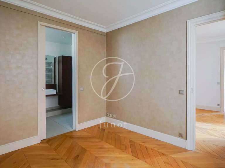 Appartement Paris 7e - 2 chambres - 81m²