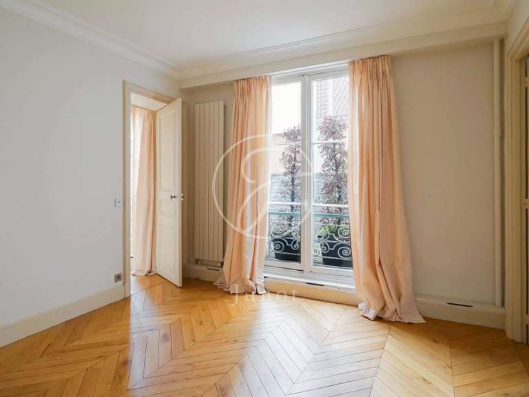 Appartement Paris 7e - 2 chambres - 81m²