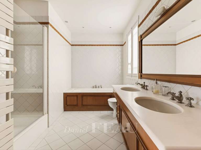 Appartement Paris 7e - 3 chambres - 230m²