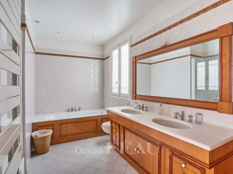 Appartement Paris 7e - 3 chambres - 230m²