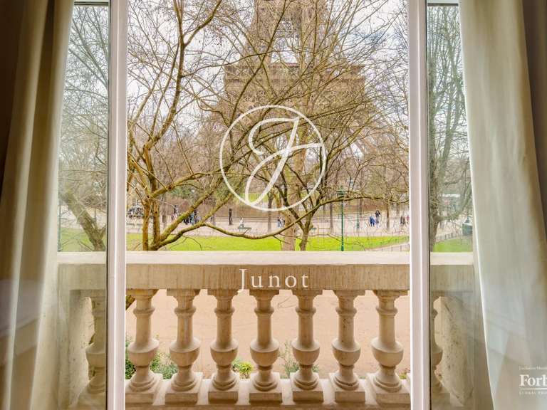 Appartement Paris 7e - 2 chambres - 111m²