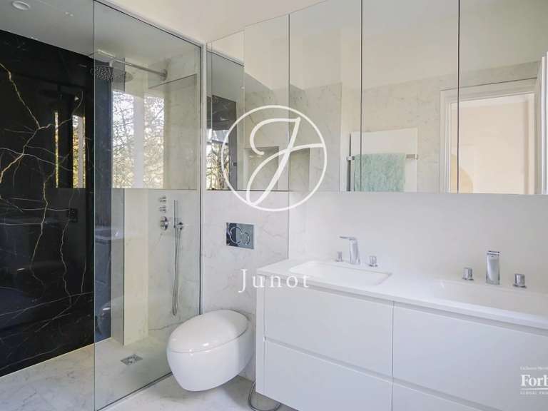 Appartement Paris 7e - 2 chambres - 111m²