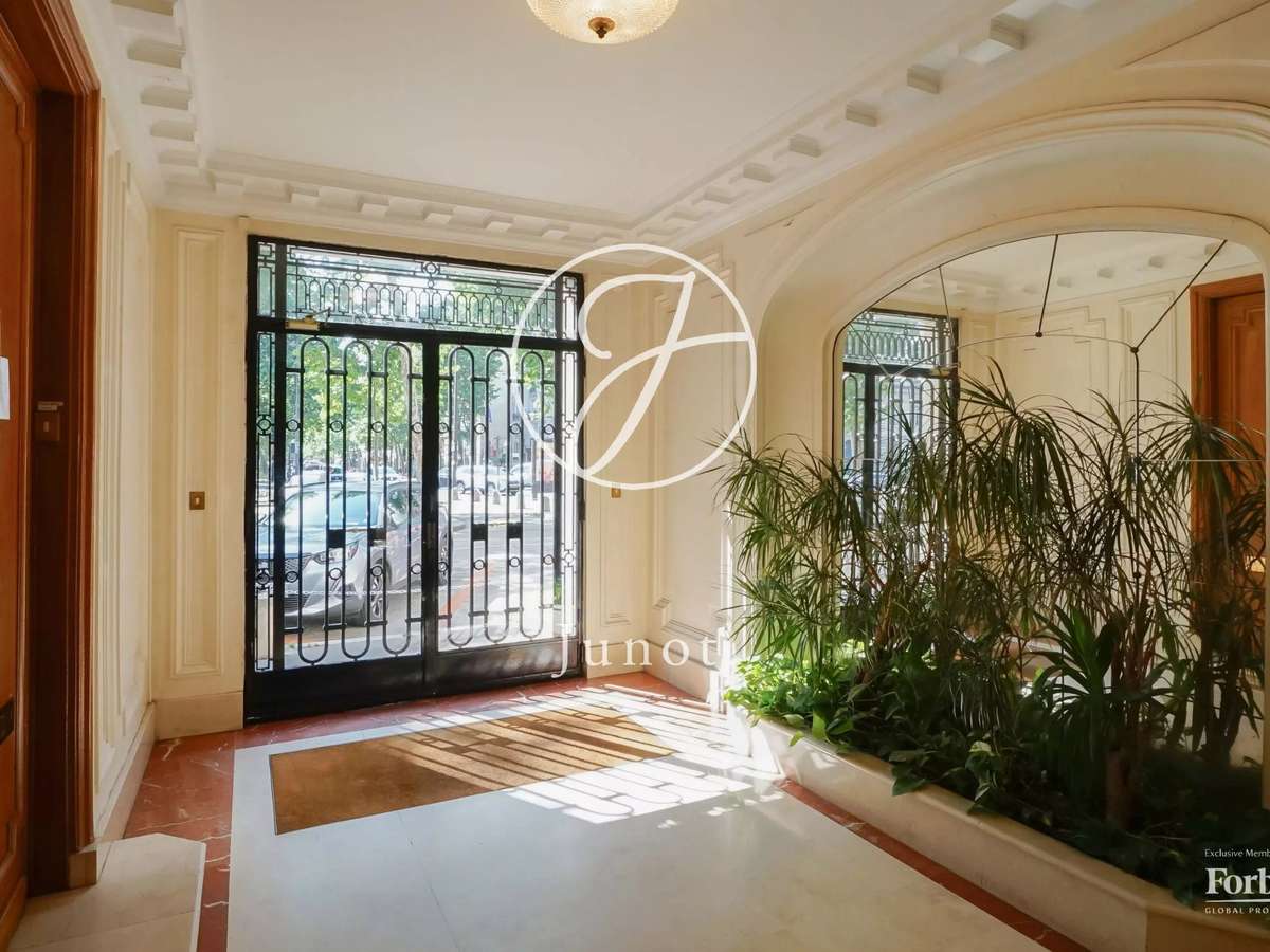 Apartment Paris 7e