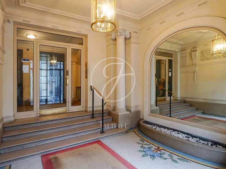 Appartement Paris 7e - 3 chambres - 119m²