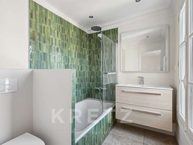 Appartement Paris 7e - 2 chambres - 107m²