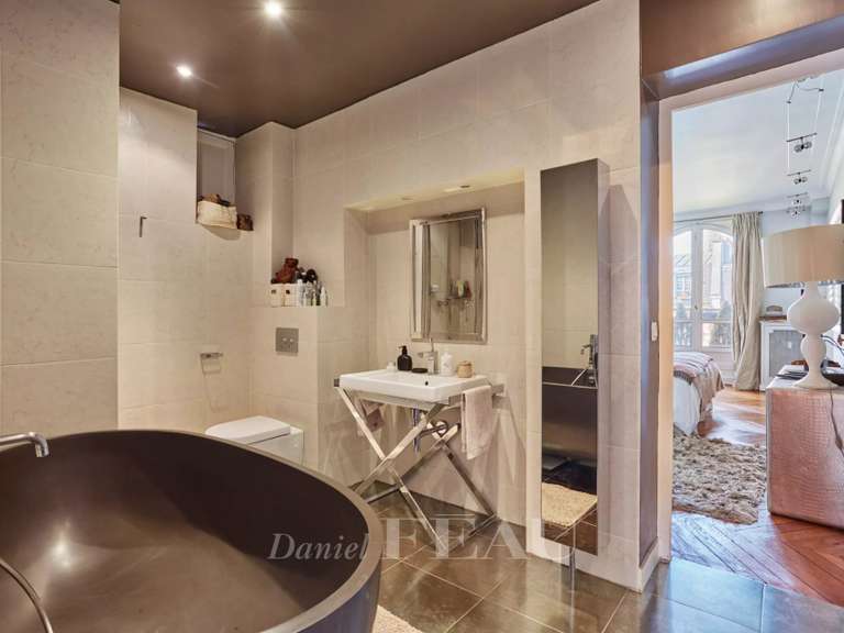 Appartement Paris 7e - 2 chambres - 136m²