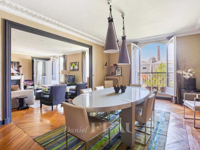 Appartement Paris 7e - 2 chambres - 136m²