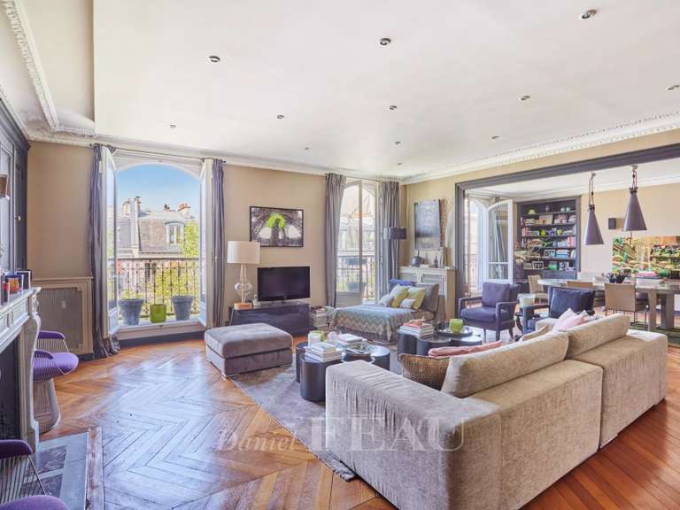 Appartement Paris 7e - 2 chambres - 136m²