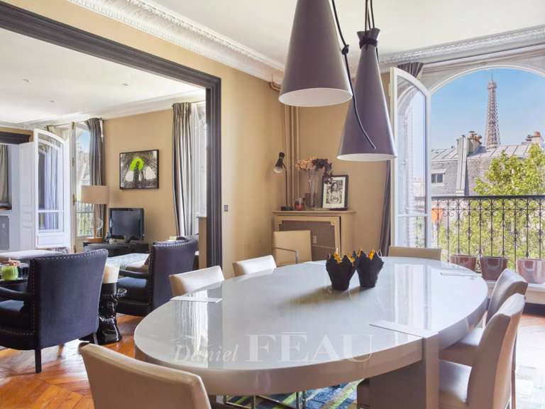 Appartement Paris 7e - 2 chambres - 136m²