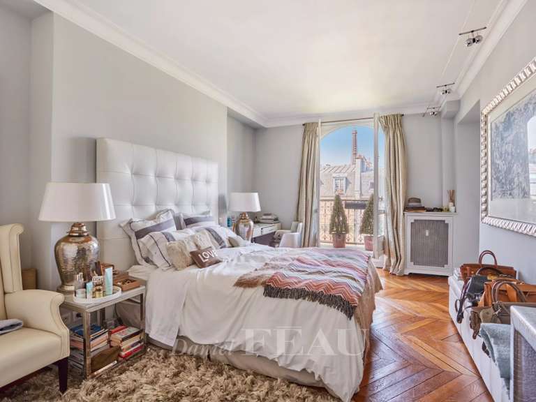 Appartement Paris 7e - 2 chambres - 136m²