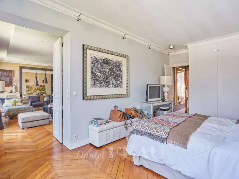 Appartement Paris 7e - 2 chambres - 136m²