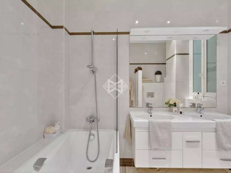 Appartement Paris 7e - 3 chambres - 124m²