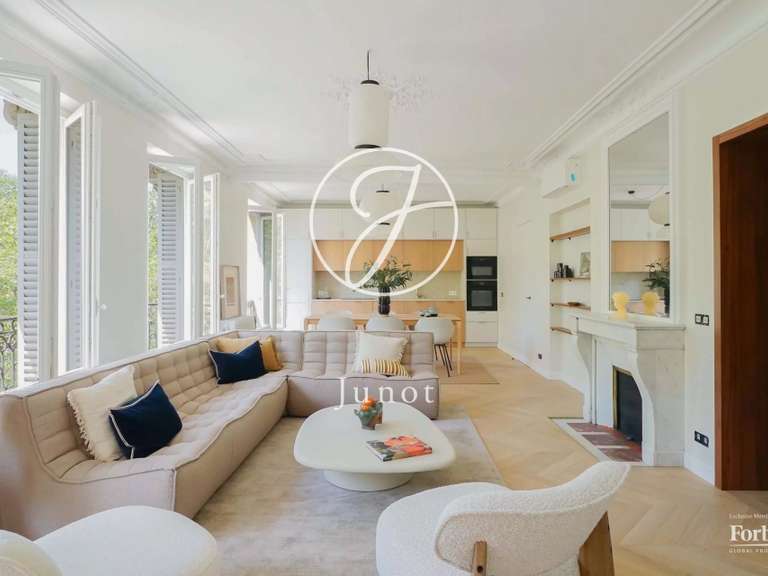 Appartement Paris 7e - 3 chambres - 127m²