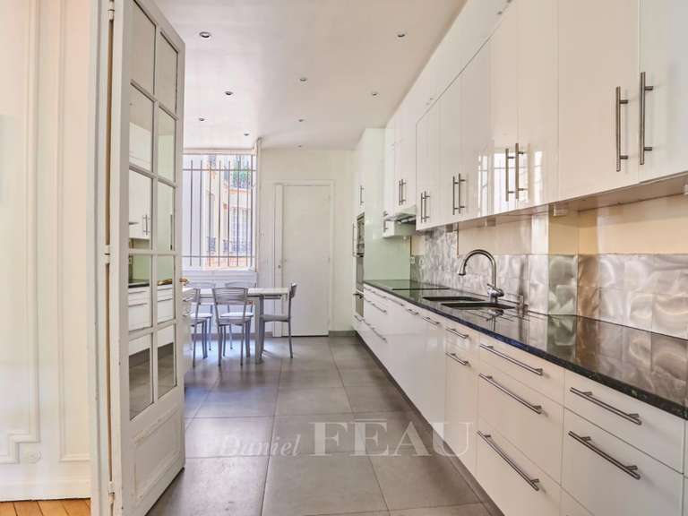 Appartement Paris 7e - 3 chambres - 154m²