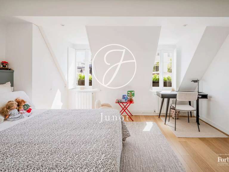 Appartement Paris 7e - 2 chambres - 123m²