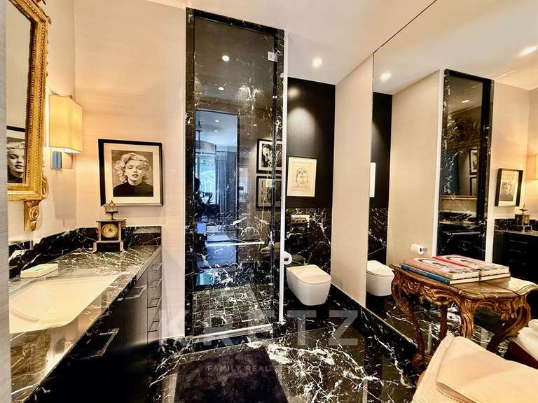 Appartement Paris 7e - 2 chambres - 139m²